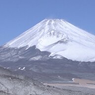富士山での救助劇：20代中国人男性の登山中の危機と対応
