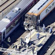 近鉄特急との衝突事故：炎上した車の真相と影響