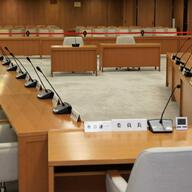 2000通を超える誹謗中傷メール：丸尾牧県議の苦悩と内部告発の影響