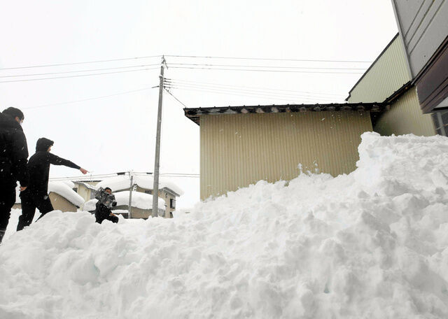 北秋田市の悲劇：80歳男性が雪下ろし作業中に転落死