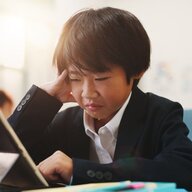 週3日の塾通いに子どもが「ぼくの時間は戻ってこない」と涙の訴え　なぜ日本の小中学生は塾に通う？