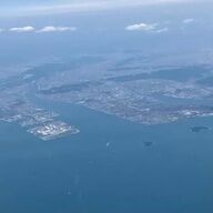 散歩中の男性がスマホ拾おうとして転落！奇跡の救助劇の全貌