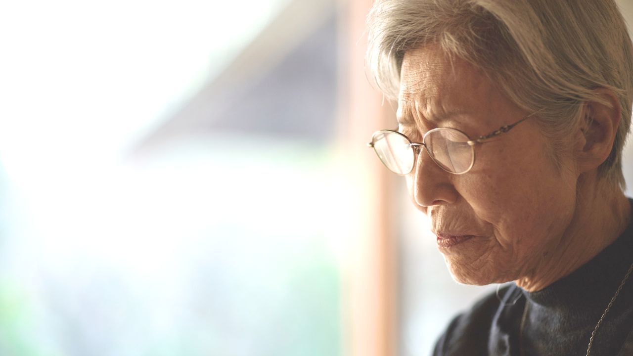 「生活保護を断固拒否」：77歳独居女性の涙の真実