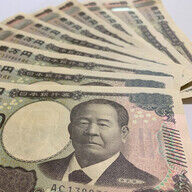 現金給付案に反対の声！57％が選んだ減税の理由とは