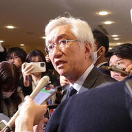 首相交代の波紋：自民党内の分裂とSNSの声