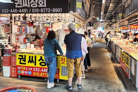 もうぼったくりません！韓国の伝統市場の店主らが土下座して謝罪も冷ややかな声