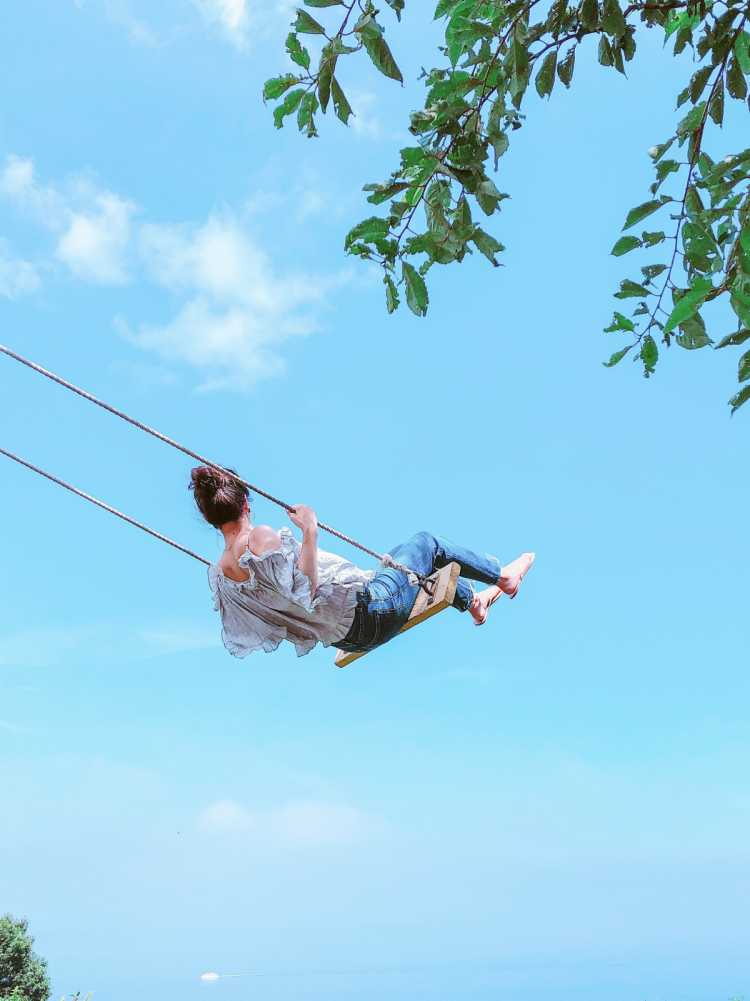 衝撃 断崖絶壁空中ブランコ で恐怖の事故 2人の女性はどうなった 動画 トピック先取りチャンネル