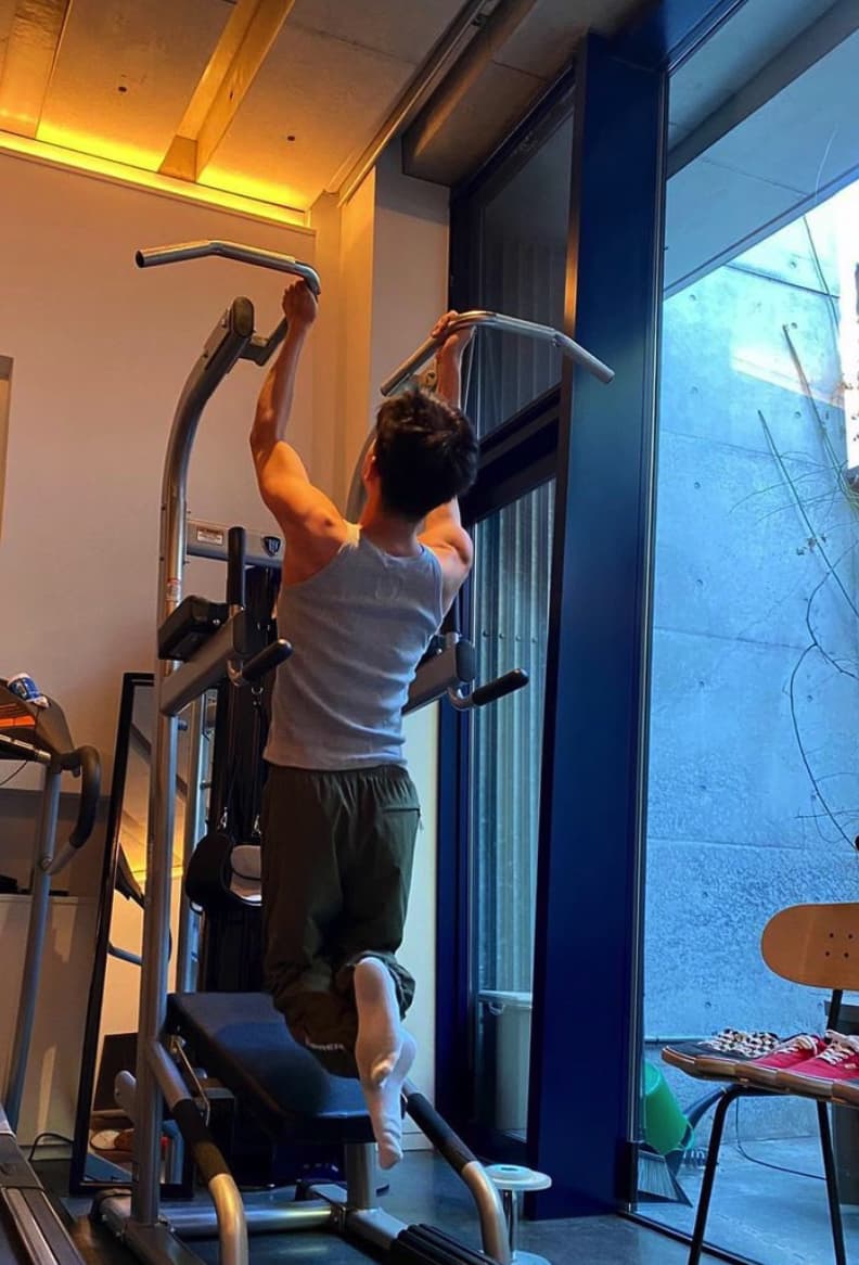 木村拓哉 筋トレ中の自撮りに失笑の声 もっと鍛え抜かれた体なら トピック先取りチャンネル 木村拓哉 筋トレ中の自撮りに失笑の声 もっと鍛え抜かれた体なら トピック先取りチャンネル