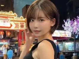 【画像】AV女優の深田えいみちゃん「プール水着撮影会」に登場。格の違いを見せつける