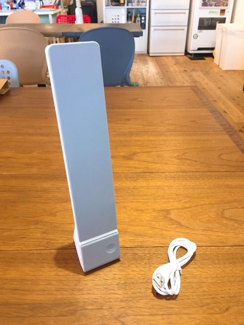 出張先でも使える!?USB充電式LEDデスクライトがコンパクトで便利 : NewsACT 出張先でも使える!?USB充電式LEDデスクライトがコンパクトで便利 : NewsACT