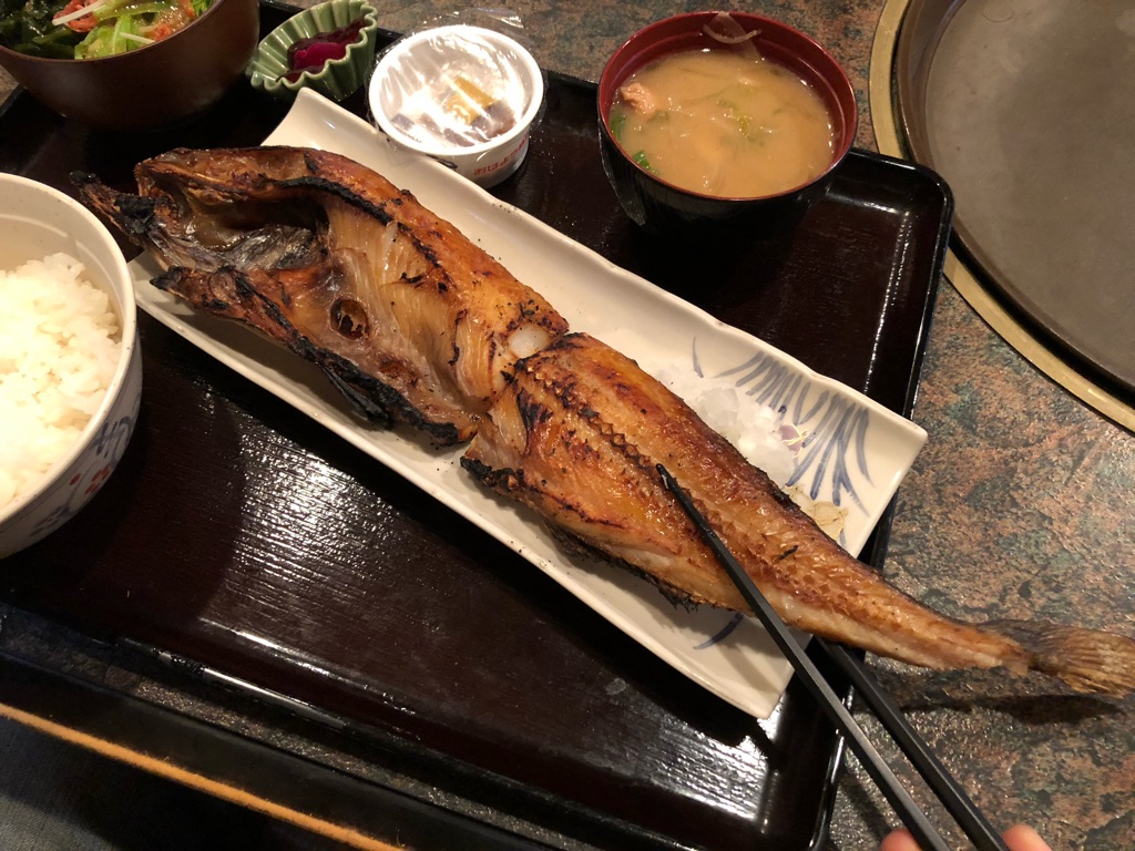 サラリーマンが集うコスパ充 漁介 の焼き魚ランチ 特大ほっけ定食 990円 Newsact