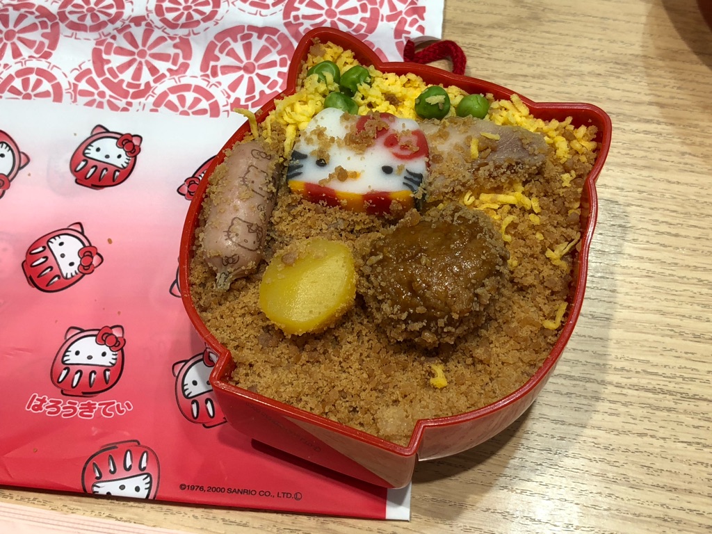 高崎駅構内で買える登利平 鳥めし と ハローキティのだるま弁当 Newsact 高崎駅構内で買える登利平 鳥めし と ハローキティのだるま弁当 Newsact