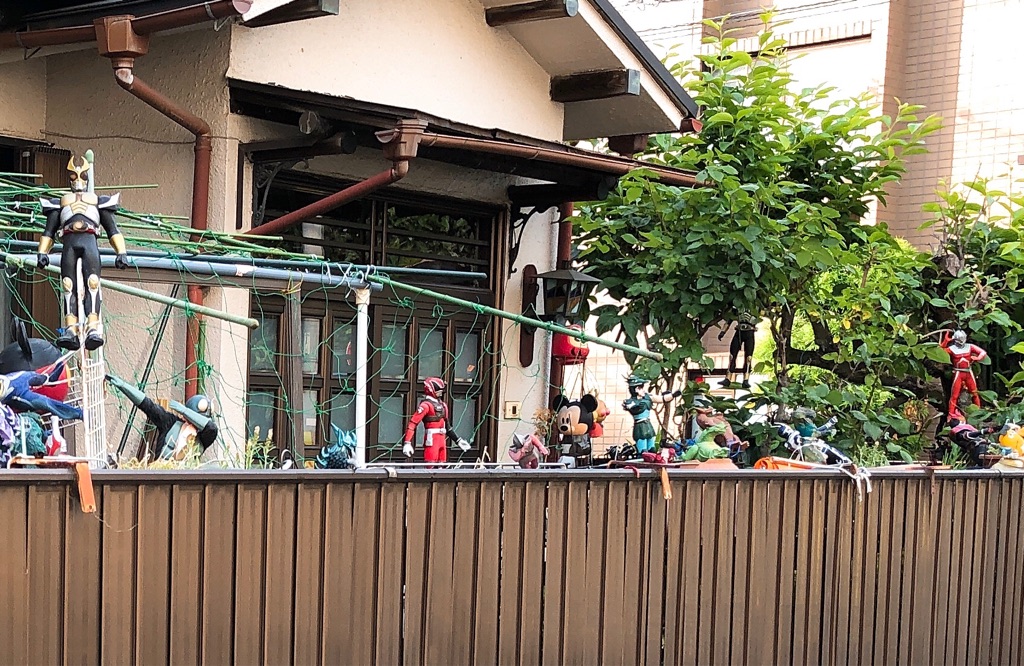 ヒーローフィギュアが 監視 するお宅 Newsact