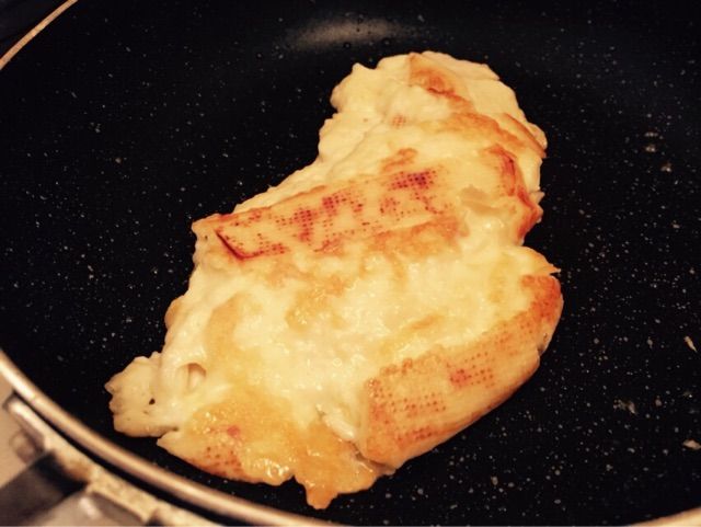 フライパンで押し潰して焼くだけ 丸ごとカマンベールチーズの蜂蜜がけ がうまい Newsact フライパンで押し潰して焼くだけ 丸ごとカマンベールチーズの蜂蜜がけ がうまい Newsact