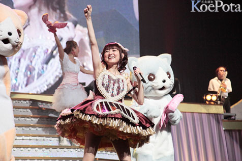 音楽 人気声優の田村ゆかりさん17歳 新曲のmvで胸元が ファンの反応に困惑 ね ねえ みんな 谷間以外の感想はないの 芸能ニュース速報２ｃｈまとめのまとめ