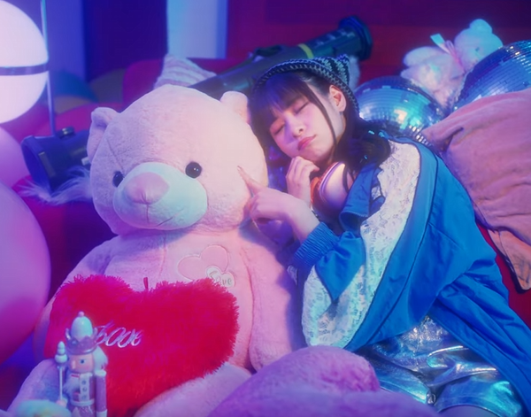 声優の前田佳織里さん、クマとイチャイチャする新作MVを公開しコメント欄が荒れる