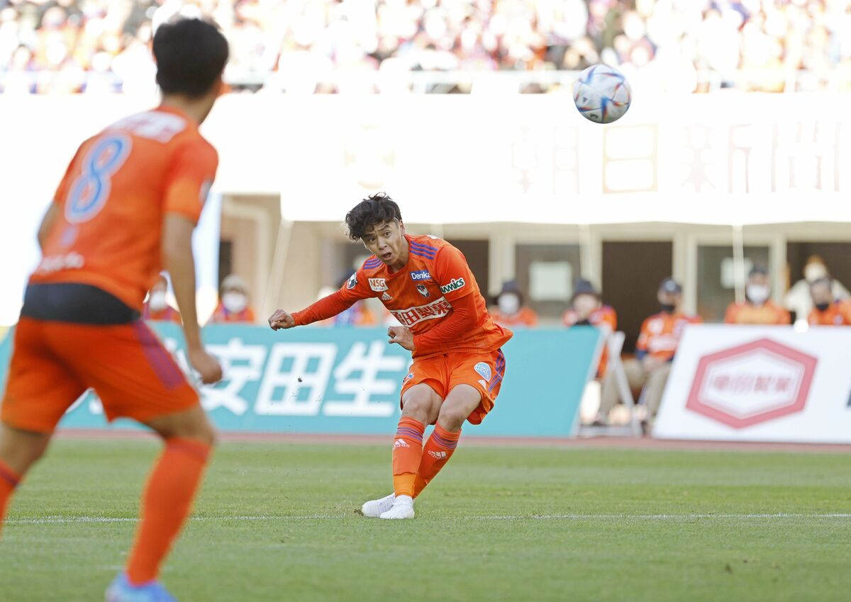 アルビ伊藤涼太郎のFKを元日本代表MFも絶賛！「意表をつく弾道に驚かされた