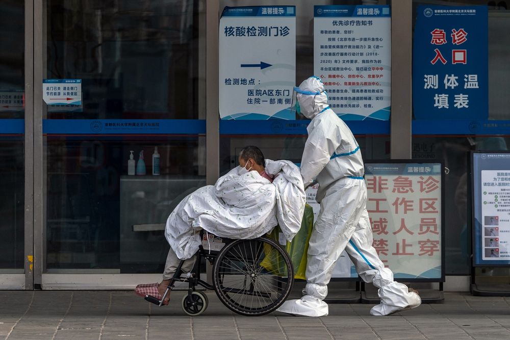 上海の大学医学部に所属　病院医師「死者が救急ロビーに積み上げられている。玄関入口からロビーの隅まで一杯に」...