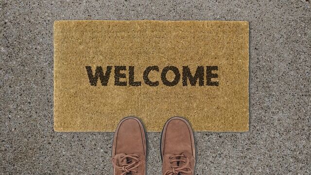 玄関とトイレを幸運スポットに！風水で運気を引き寄せる植物と開運術