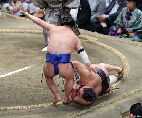 朝乃山　十四日目