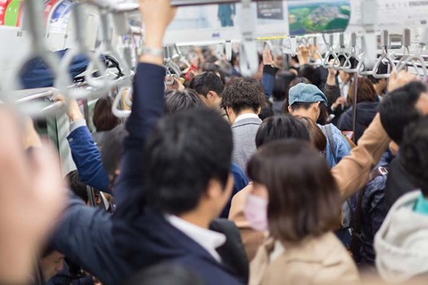 満員電車　ベビーカー