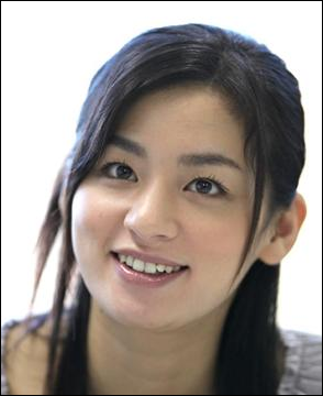 尾野真千子 5年間沖縄で家づくり 家建てたいって言っちゃって 壁の漆喰塗りも自身で ニューストゥデイ