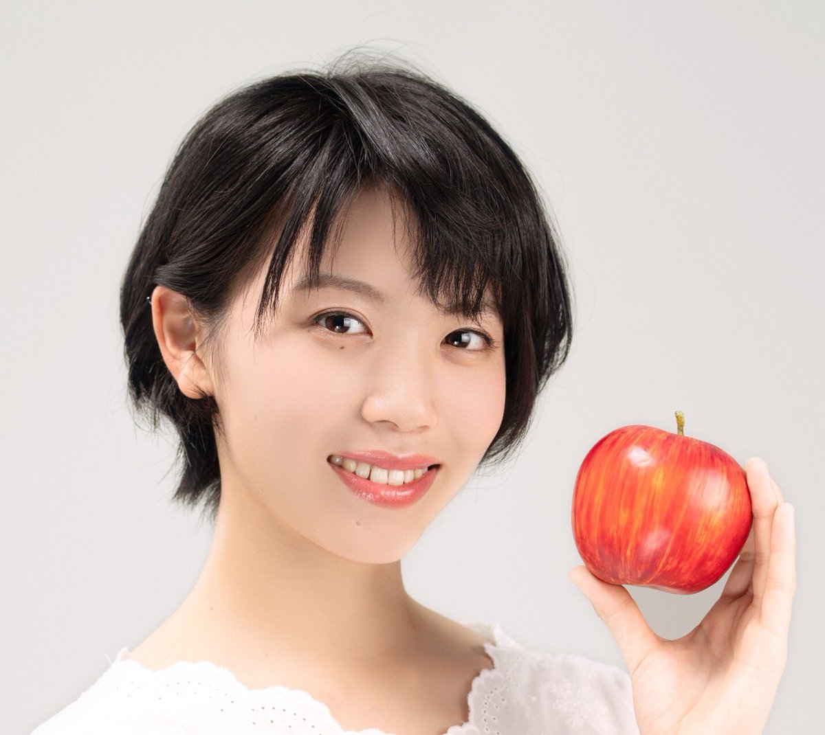 ニューストゥデイ【赤坂麻凪】元「りんご娘」彩香 「赤坂麻凪」に改名、東京の芸能事務所移籍 「真摯に芸能活動に向き合っていきたい」コメントコメントする