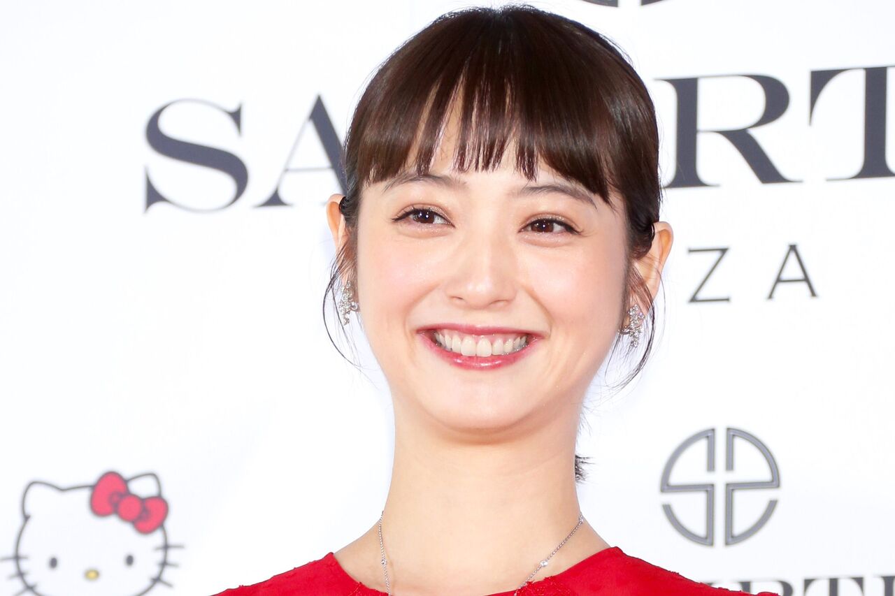 佐々木希 ガーゼのハンカチで初めてマスクを手作り 久々にミシン使った やっぱり変な形 笑 でも無いよりはマシだ ニューストゥデイ 佐々木希 ガーゼのハンカチで初めてマスクを手作り 久々にミシン使った やっぱり変な形 笑 でも無いよりはマシだ ニューストゥデイ