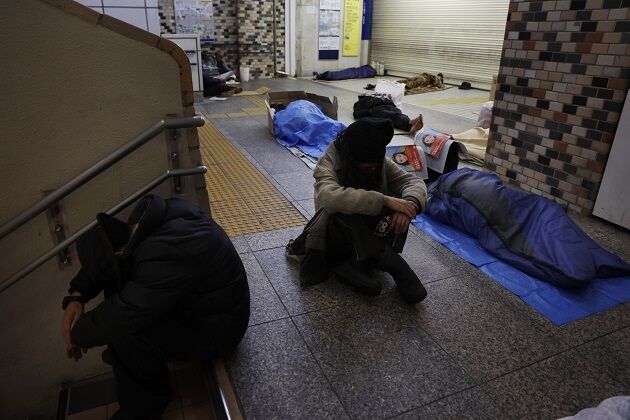 神奈川 住民苦情でホームレス 排除 の張り紙 揺らぐ人権意識 横浜 馬車道駅 ばーど ニューストゥデイ