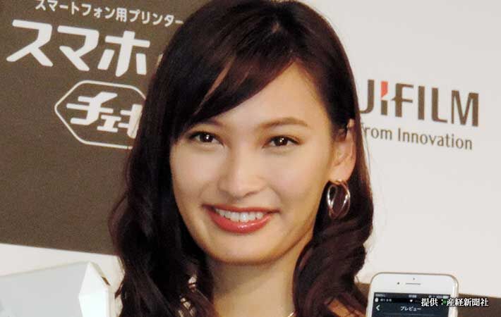 大政絢 サイドがヒモのセクシーショット公開 カレンダーから ちょい出し ニューストゥデイ