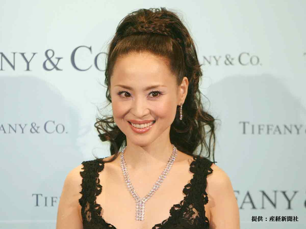 松田聖子 白すぎっ デビュー40周年 に水を差した女優ライト騒動とは ニューストゥデイ 松田聖子 白すぎっ デビュー40周年 に水を差した女優ライト騒動とは ニューストゥデイ