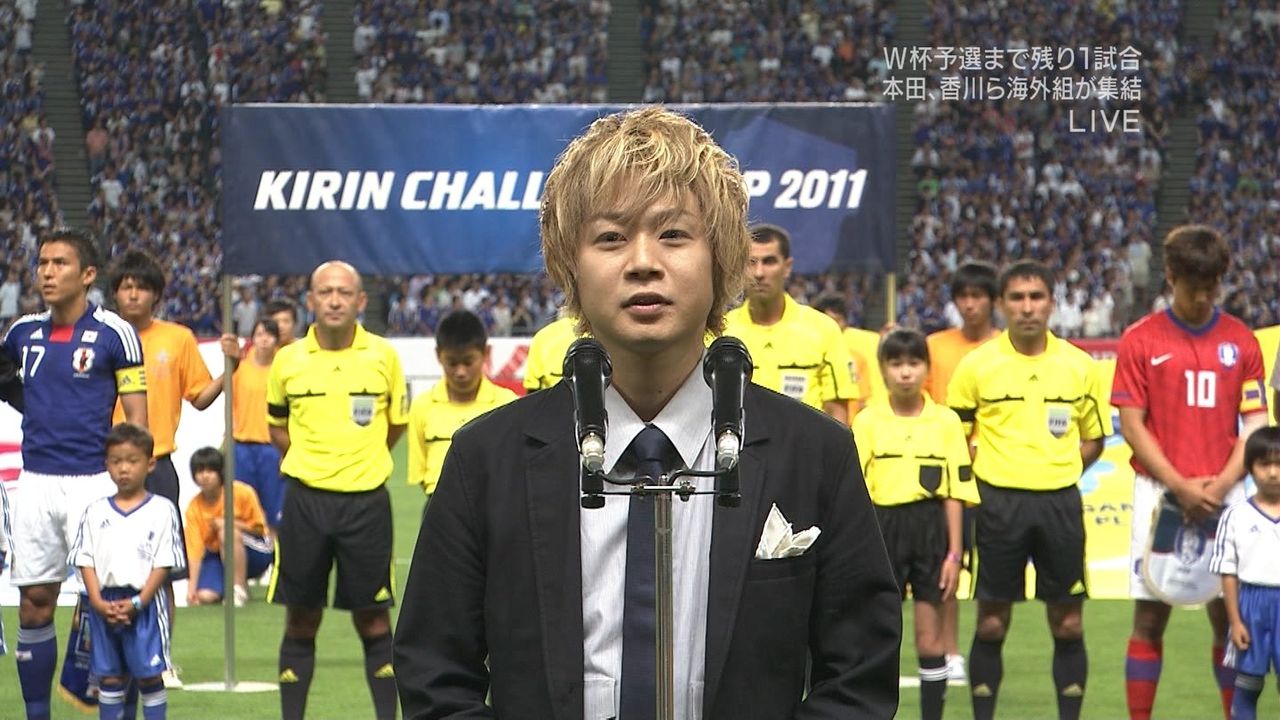 下手すぎワロタｗｗｗ 日韓戦でカラオケレベルの国歌斉唱を披露したアクアタイムズのふとしさん Watch 2チャンネル