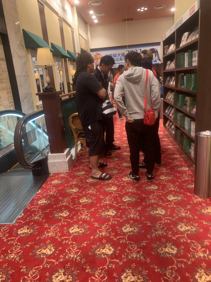 鳩ヶ谷駅のパチンコ屋で遠隔騒動ｗｗ役職者が囲まれとるｗｗｗｗｗｗｗｗｗｗ ねくすとフェーズ