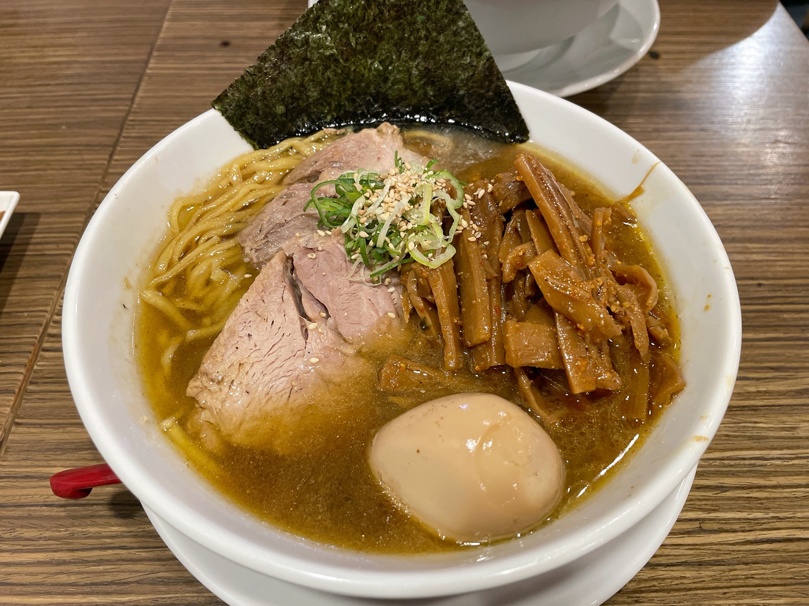 西葛西「麺や えいちつー」ラーメン＋メンマ＋辛子高菜 : ラーメン食べ
