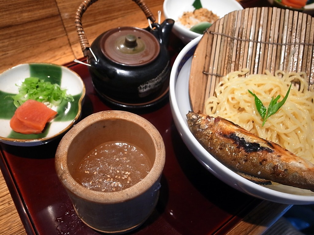 鮎ラーメン 二子玉川の夏の昼限定メニュー ラーメン食べたら書くブログ 鮎ラーメン 二子玉川の夏の昼限定メニュー ラーメン食べたら書くブログ