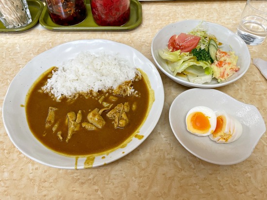 新御徒町「サカエヤ」エッグカレー＆サラダ