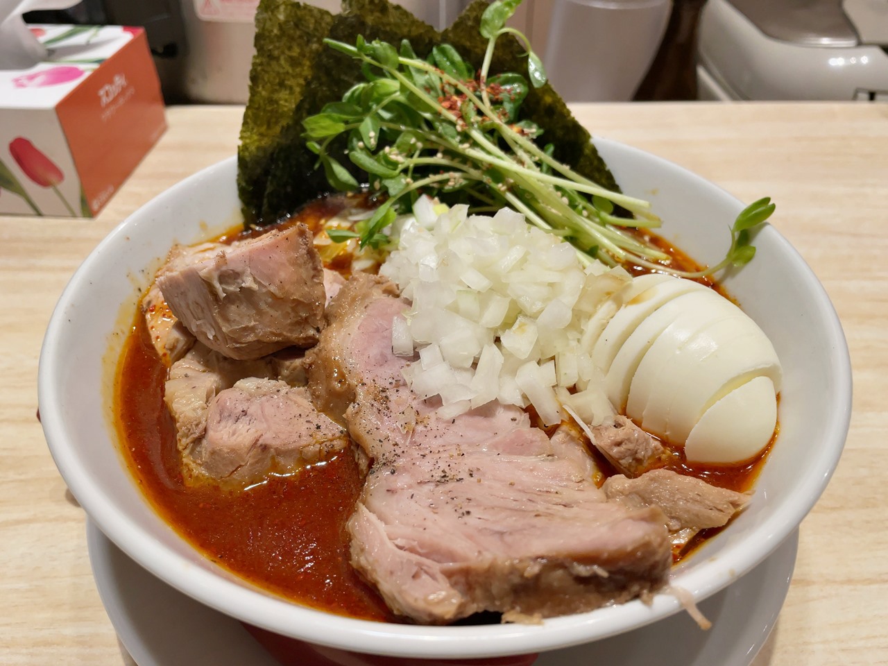 tokyohot 90 西葛西「えいちつー」TOKYOHOT東熱辛麺＋玉ネギ : ラーメン食べたら書くブログ