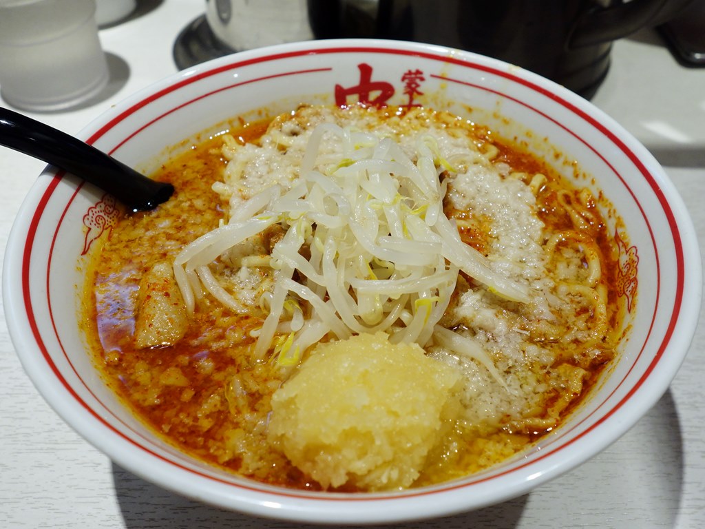 新宿「蒙古タンメン中本」北極ラーメン＋背脂＋クラッシュニンニク