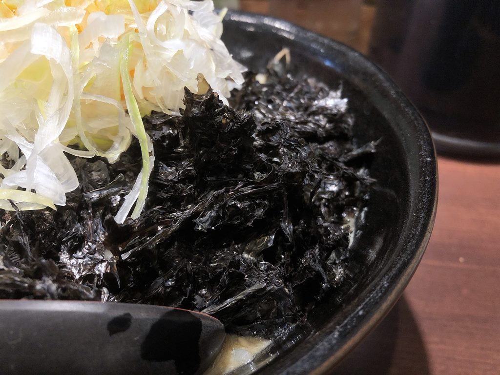新しい組み合わせ 新宿三丁目 萬馬軒 味噌らーめん 岩のり ラーメン食べたら書くブログ