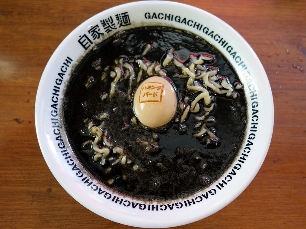 二丁目つけめん Gachi 新宿三丁目の真っ黒なラーメン ラーメン食べたら書くブログ