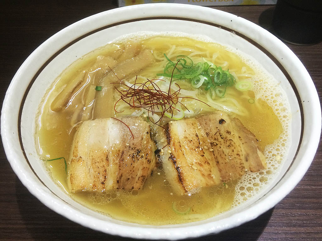 美味いのは台湾まぜそばだけじゃない 東新宿 麺屋はなび は塩ラーメンも美味しい ラーメン食べたら書くブログ
