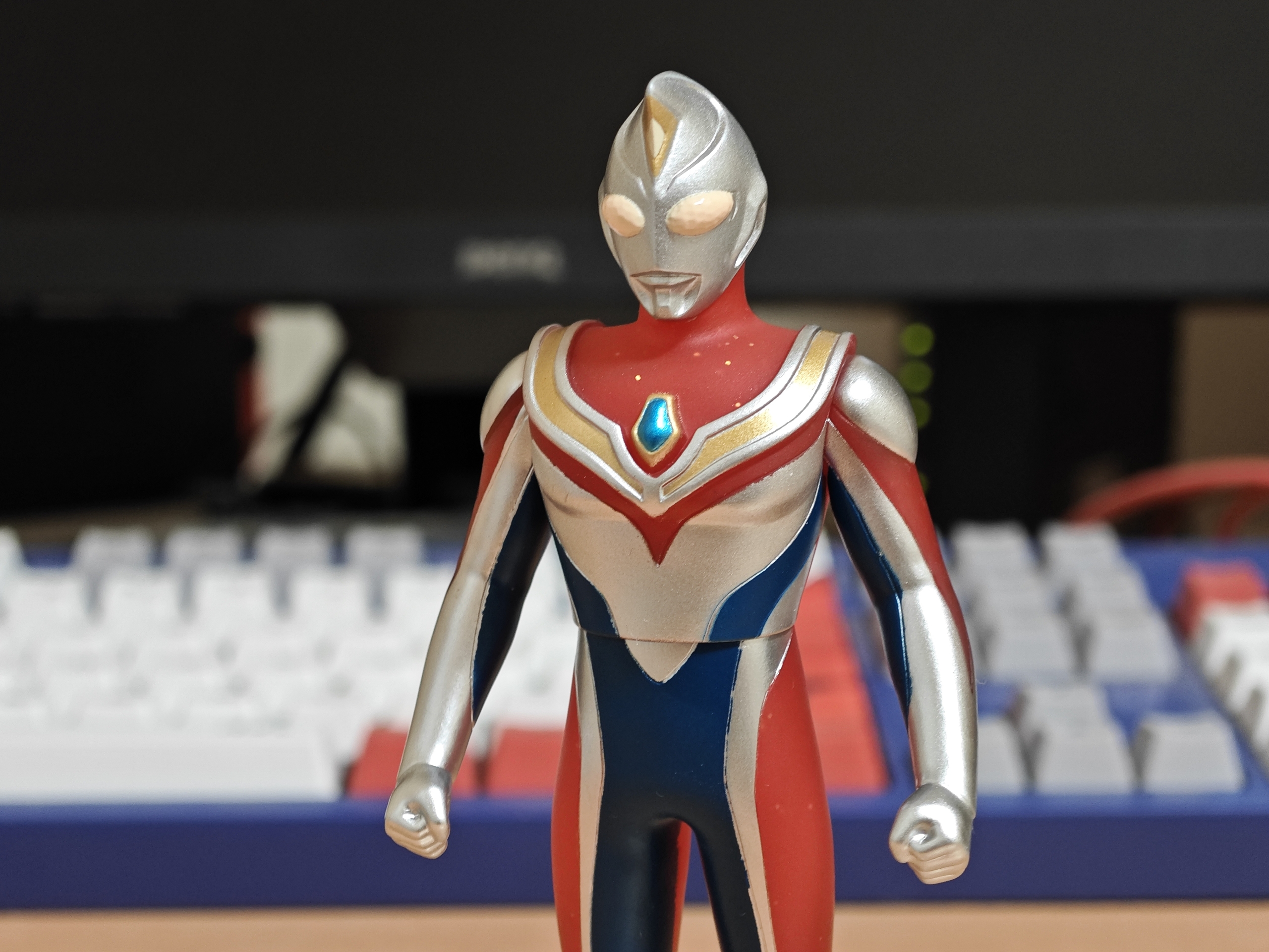 冬ギフト  中国限定 ウルトラマンダイナ リーフラッシャー レビューらしき ウルトラマンティガ
