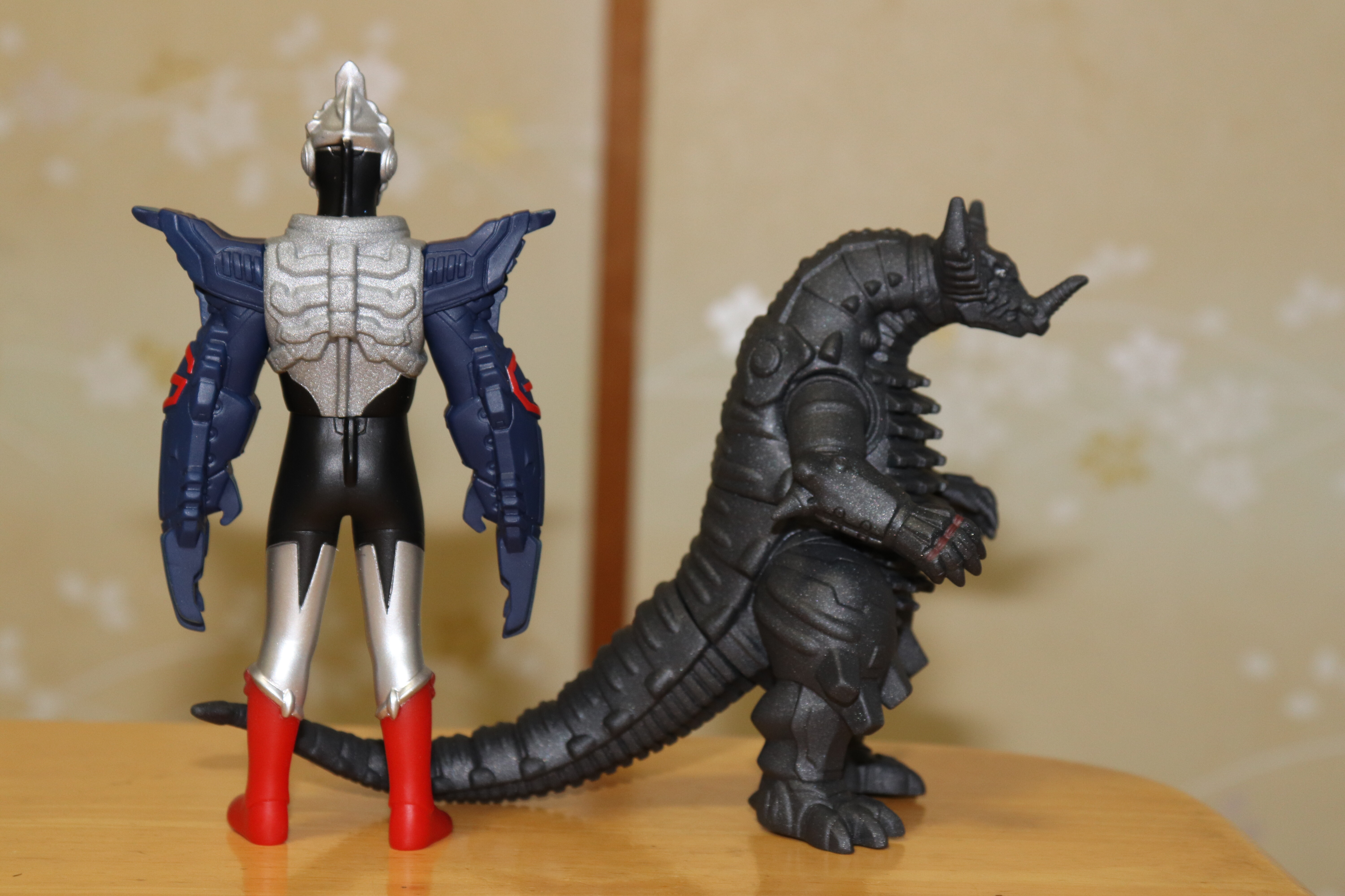 中国限定ソフビ 超決戦 ウルトラマンオーブ オーブトリニティ ゴモラ