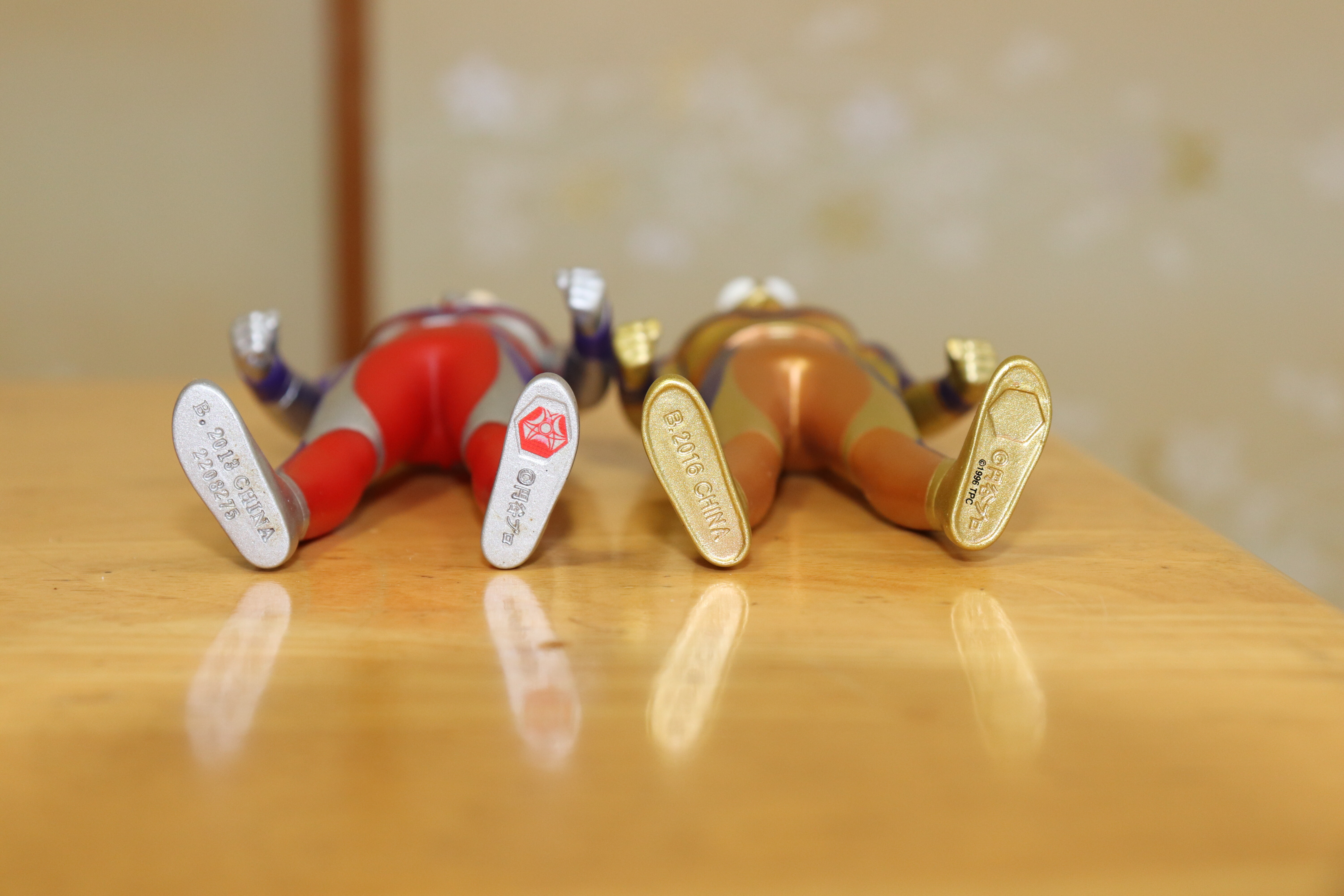 激安価格の ウルトラマンティガ 中国版 スパークレンスグリッター