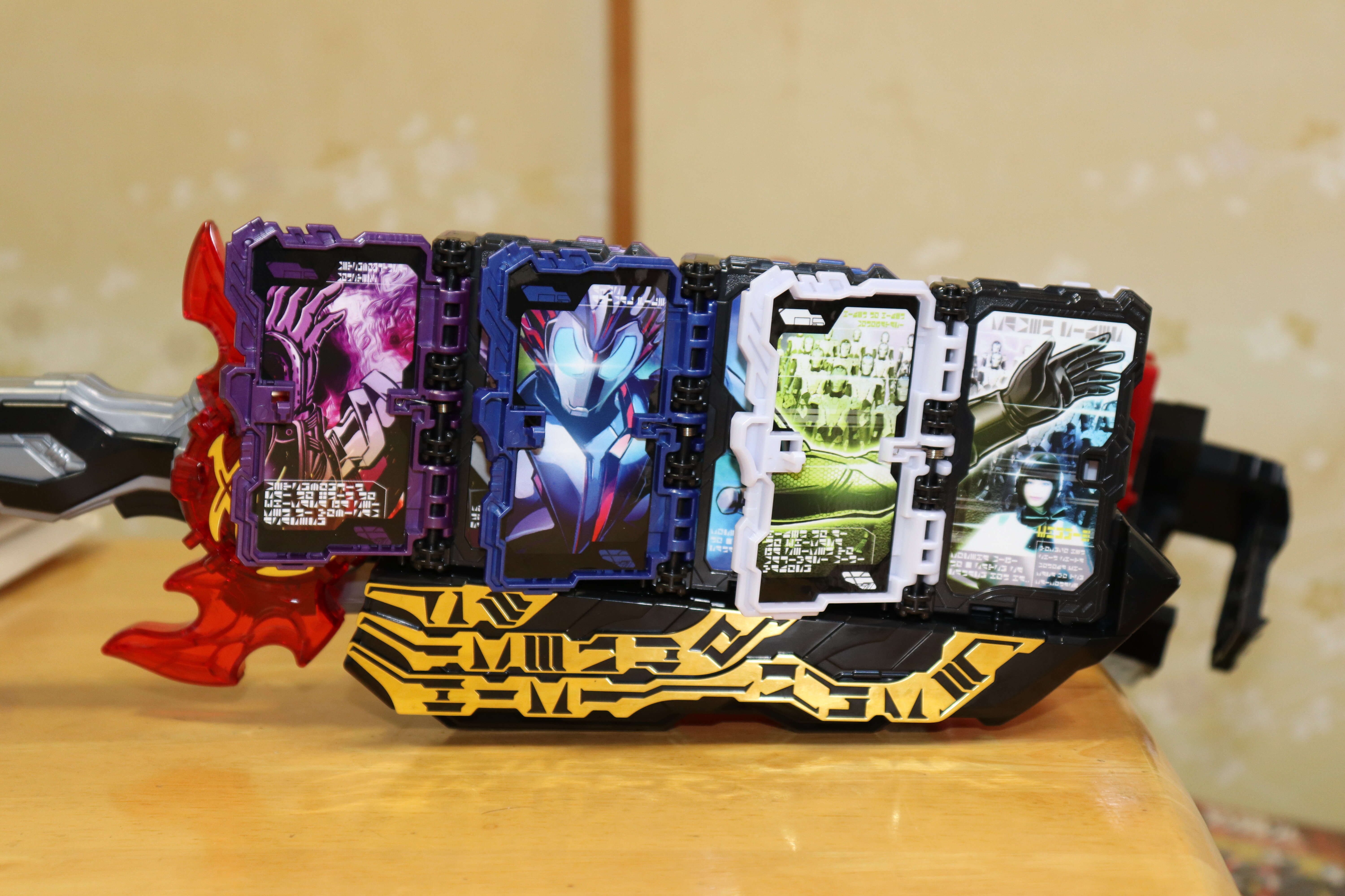仮面ライダーセイバー 変身ベルト DX聖剣ソードライバー