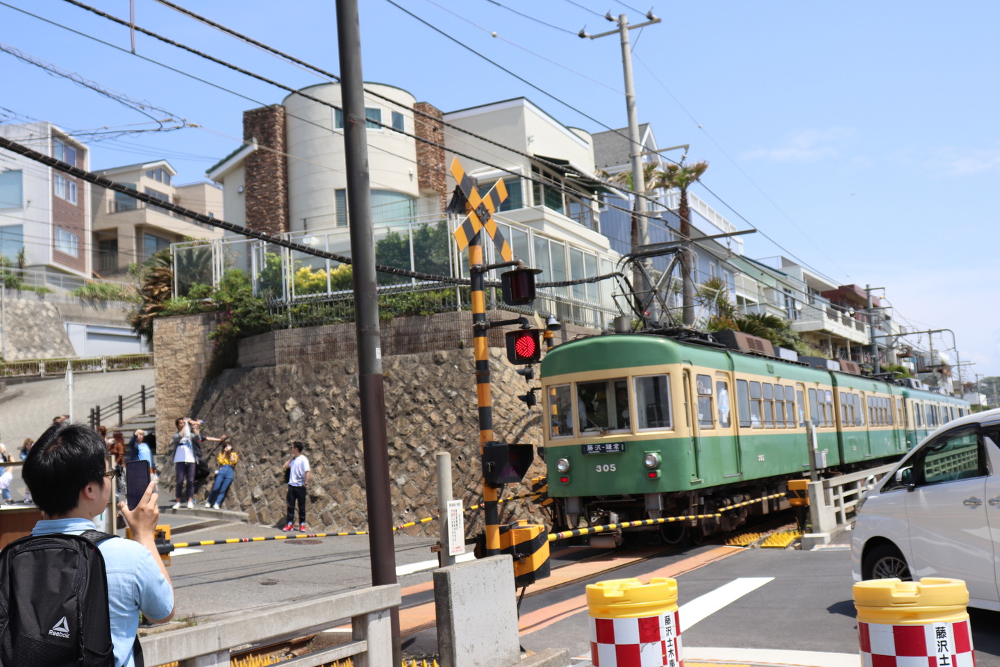 鎌倉高校前駅の隣りにある踏切