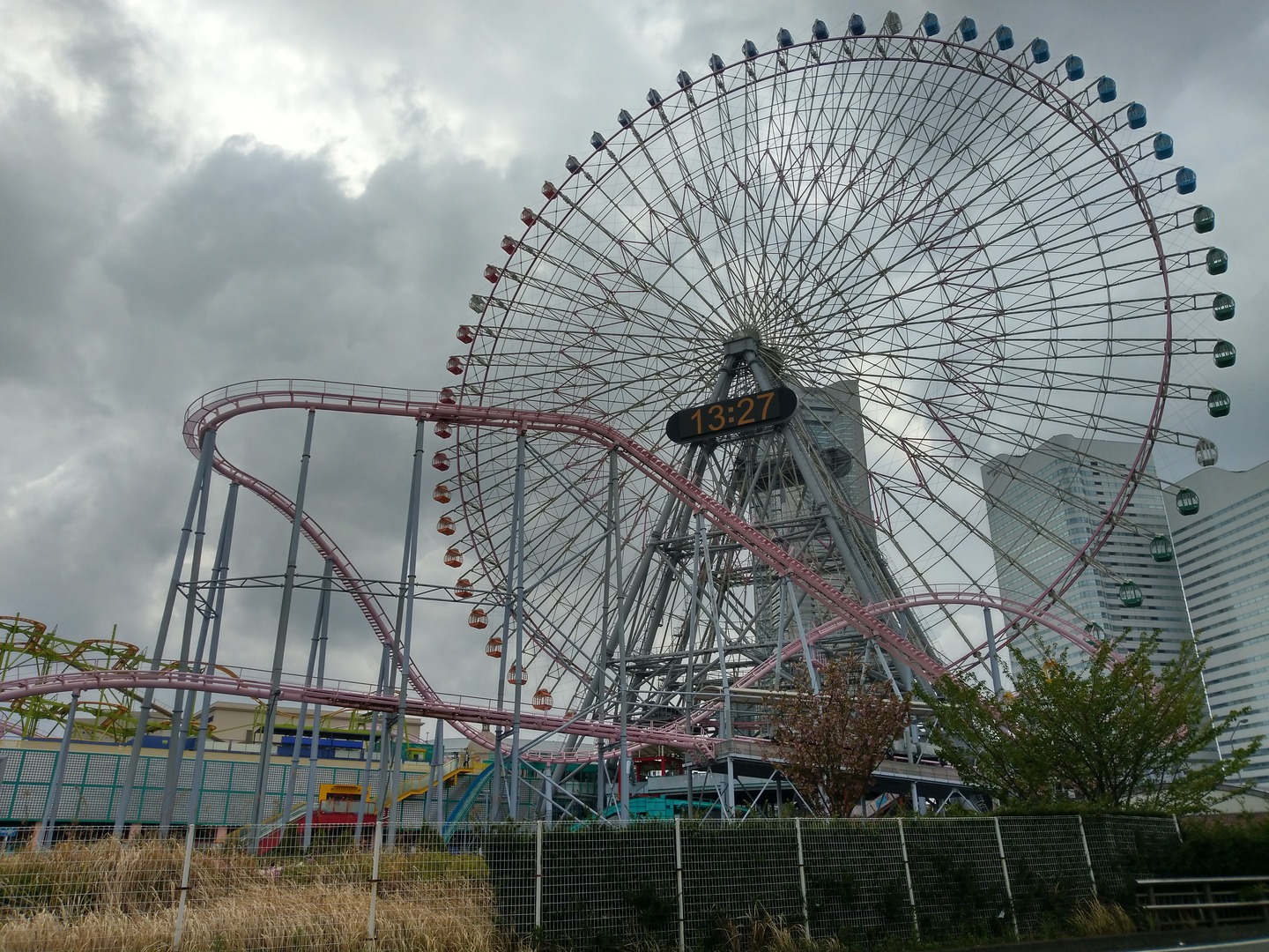 曇り空のよこはまコスモワールド