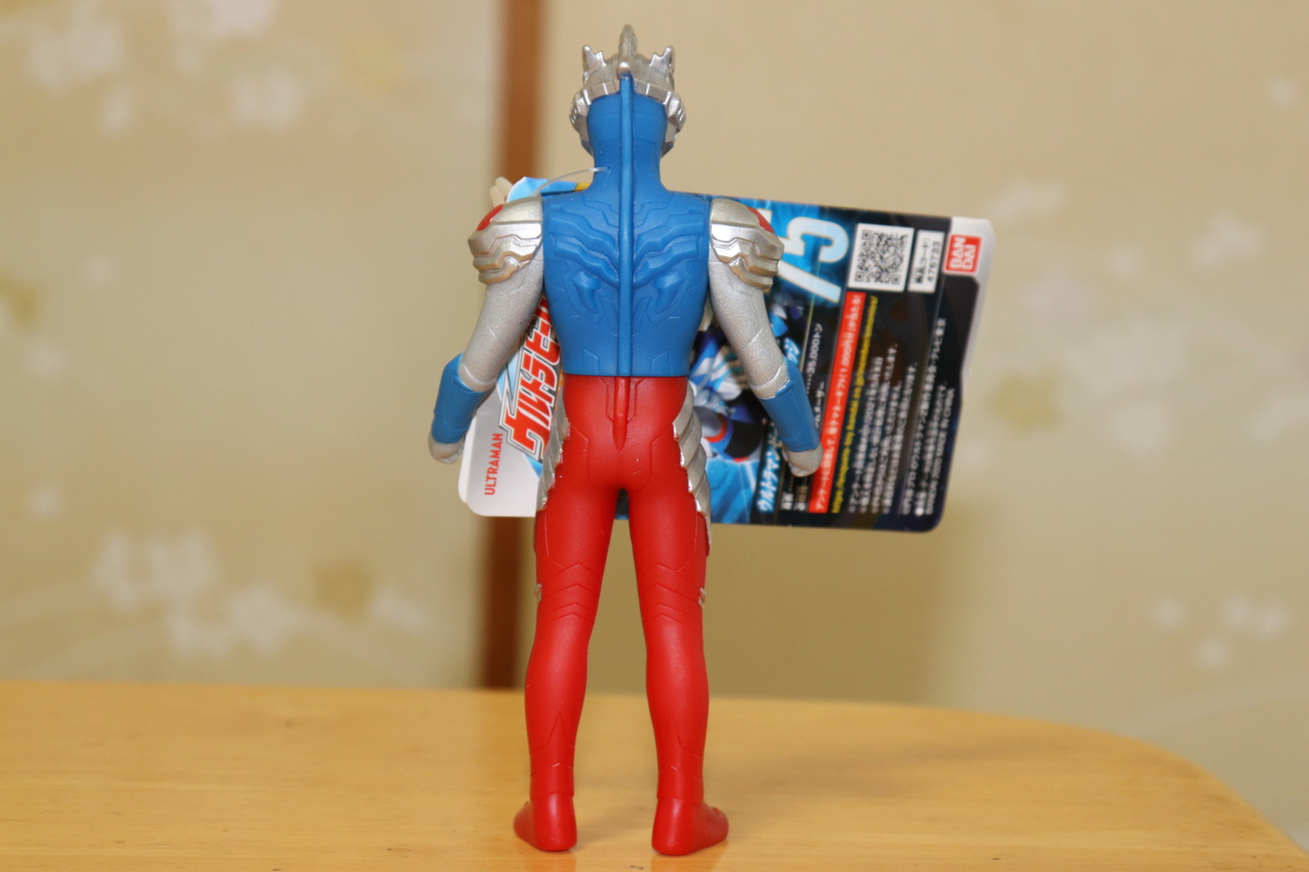 ウルトラマンゼットアルファエッジ背面