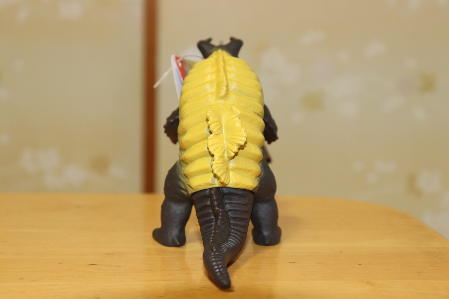 ネロンガ背中