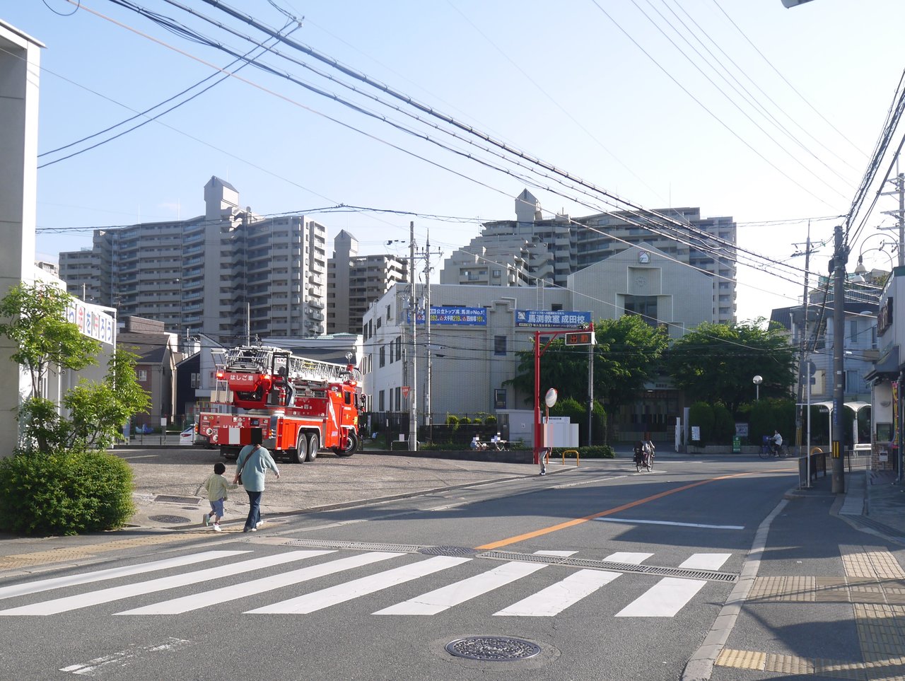 三井消防出張所で車庫入れする消防車を目撃した 消防士は何をやってもカッコイイ 寝屋川つーしん 三井消防出張所で車庫入れする消防車を目撃した 消防士は何をやってもカッコイイ 寝屋川つーしん